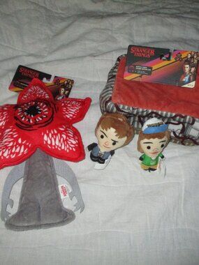 NWT Stranger Things Demogorgon & Dustin Eddie Trailer Plush Dog Toy lot